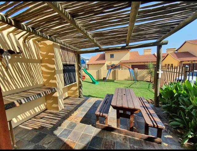 3 BEDROOM TOWNHOUSE FOR SALE IN WATERVAL EAST